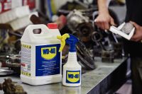 Dégrippant WD-40 en atelier